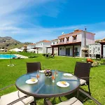 Haus In Kolympia Mit Parkplatz Und Bergblick By Interhome