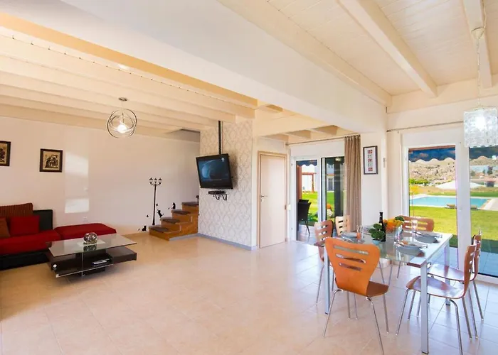 Haus In Kolympia Mit Parkplatz Und Bergblick By Interhome 펜션 *