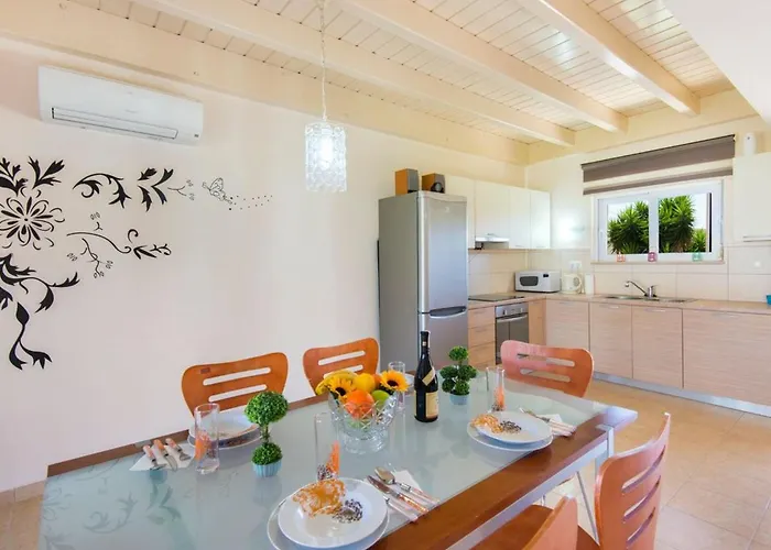 Haus In Kolympia Mit Parkplatz Und Bergblick By Interhome 펜션 *