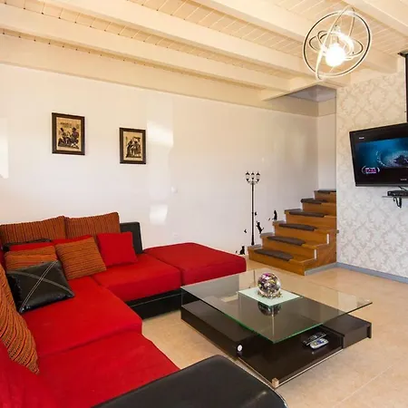 Haus In Kolympia Mit Parkplatz Und Bergblick By Interhome בית נופש *