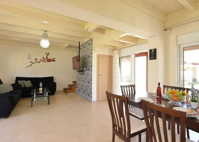 Haus In Kolympia Mit Parkplatz Und Bergblick By Interhome *