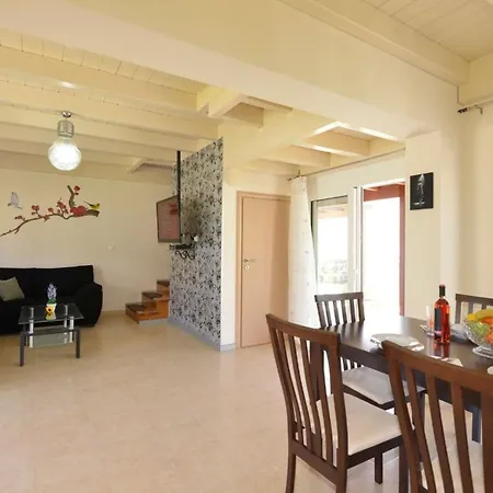 Haus In Kolympia Mit Parkplatz Und Bergblick By Interhome *