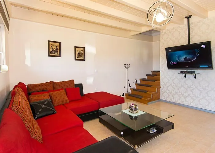 Haus In Kolympia Mit Parkplatz Und Bergblick By Interhome بيت للعطل *