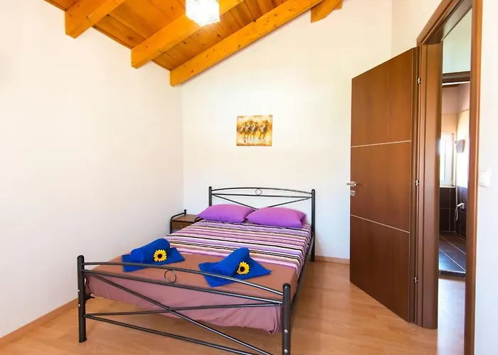 Сasa de vacaciones Haus In Kolympia Mit Parkplatz Und Bergblick By Interhome