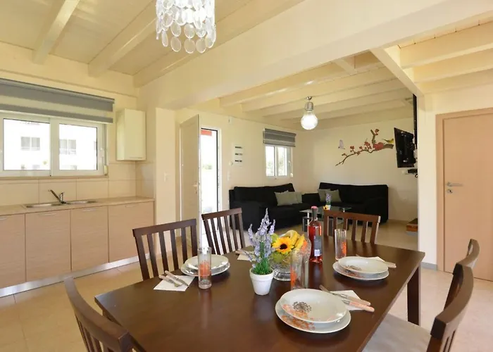 Haus In Kolympia Mit Parkplatz Und Bergblick By Interhome بيت للعطل